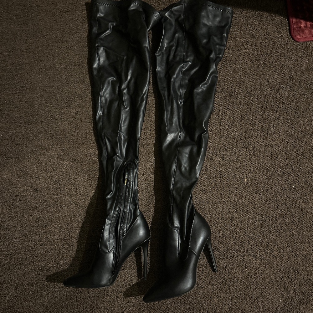Women boots and shoes